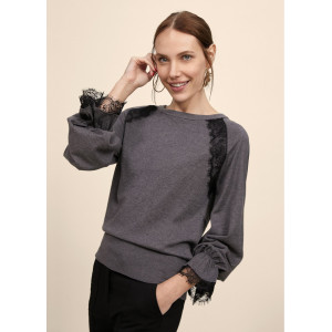 Jersey con detalles en puntilla negra